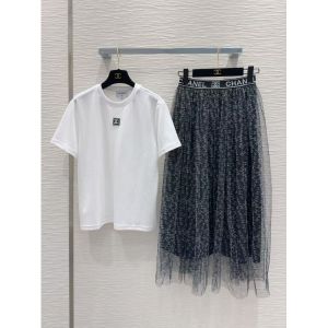 シャネル セットアップ ホワイトの半袖Tシャツ+ロゴメッシュスカート A30373