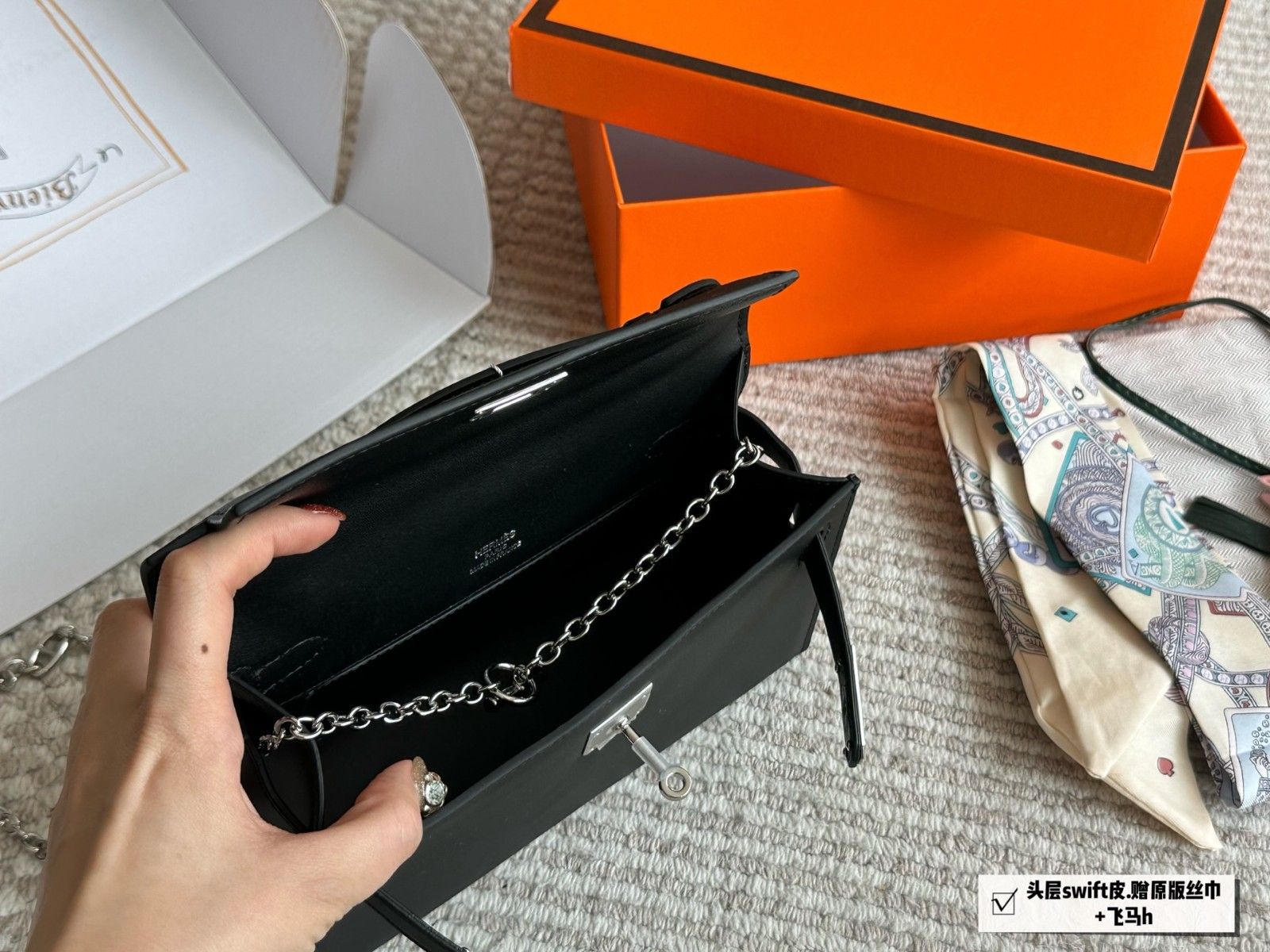 エルメス ショルダーバッグ 牛革シルバーバックル A30385