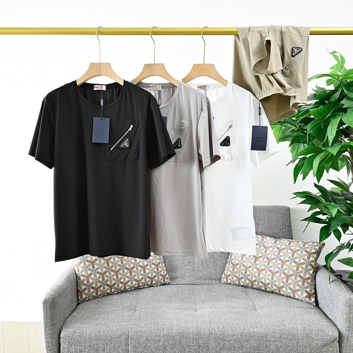 プラダ 半袖tシャツ シンプル カジュアル A30377