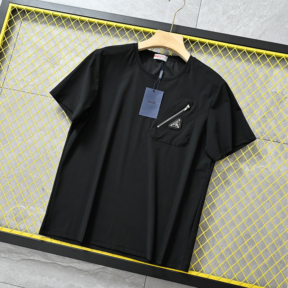 プラダ 半袖tシャツ シンプル カジュアル A30377