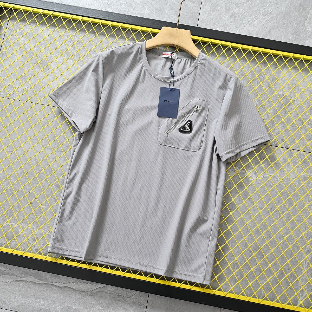 プラダ 半袖tシャツ シンプル カジュアル A30377