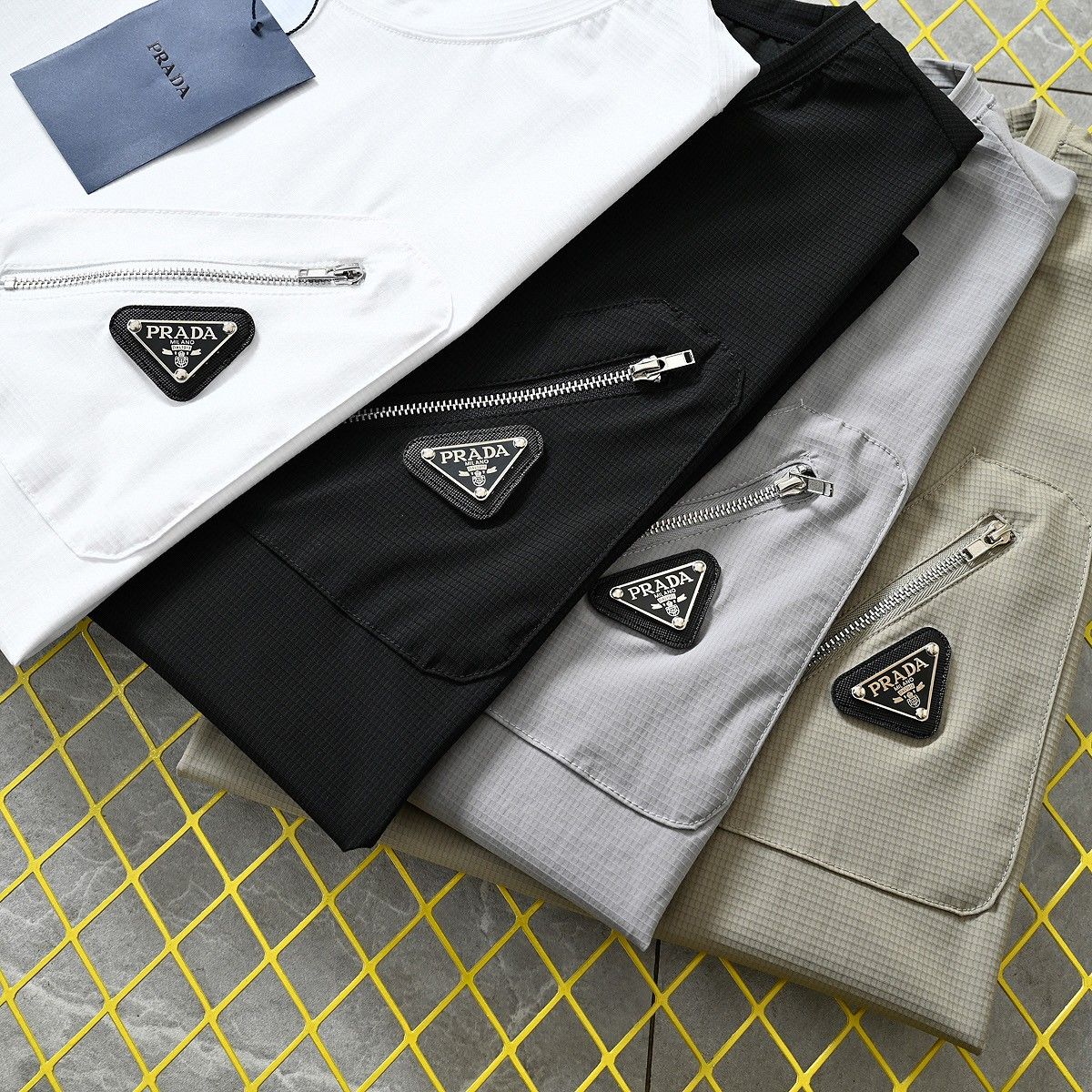 プラダ 半袖tシャツ シンプル カジュアル A30377
