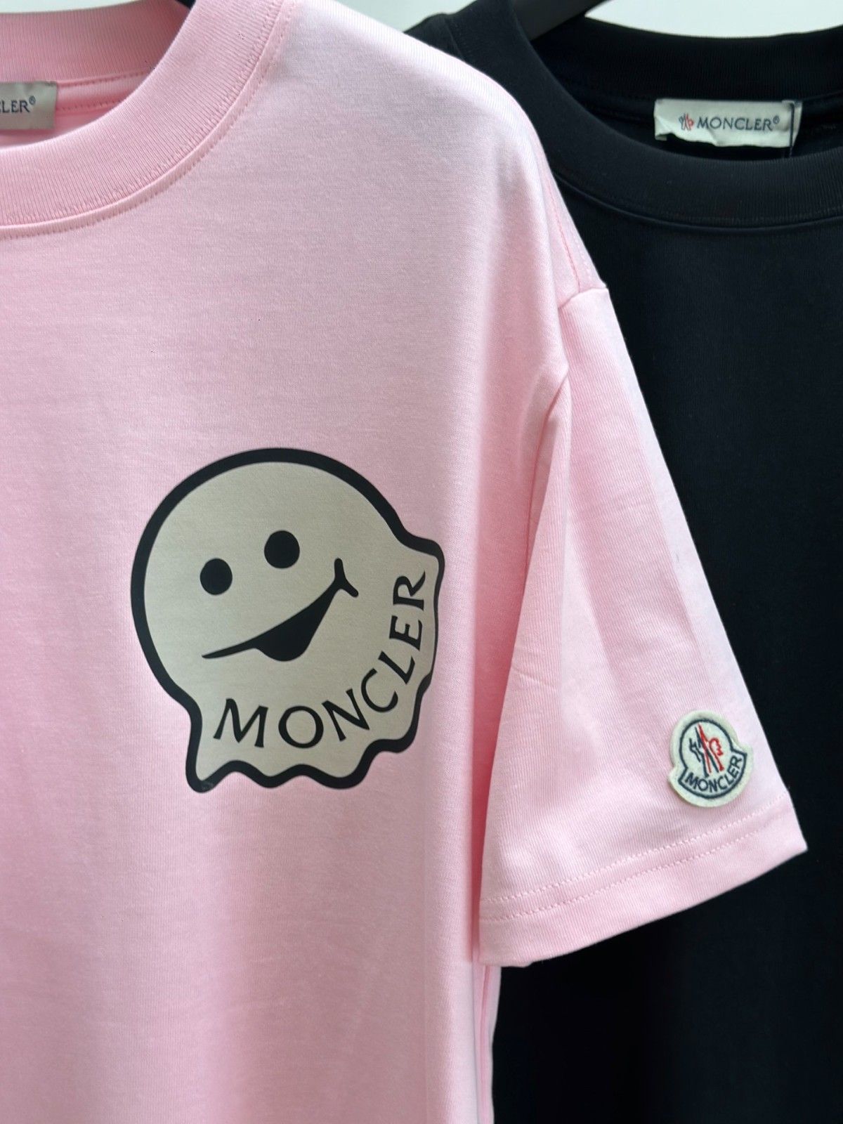 モノグラム Tシャツ リトルモンスター 男女兼用 A30378