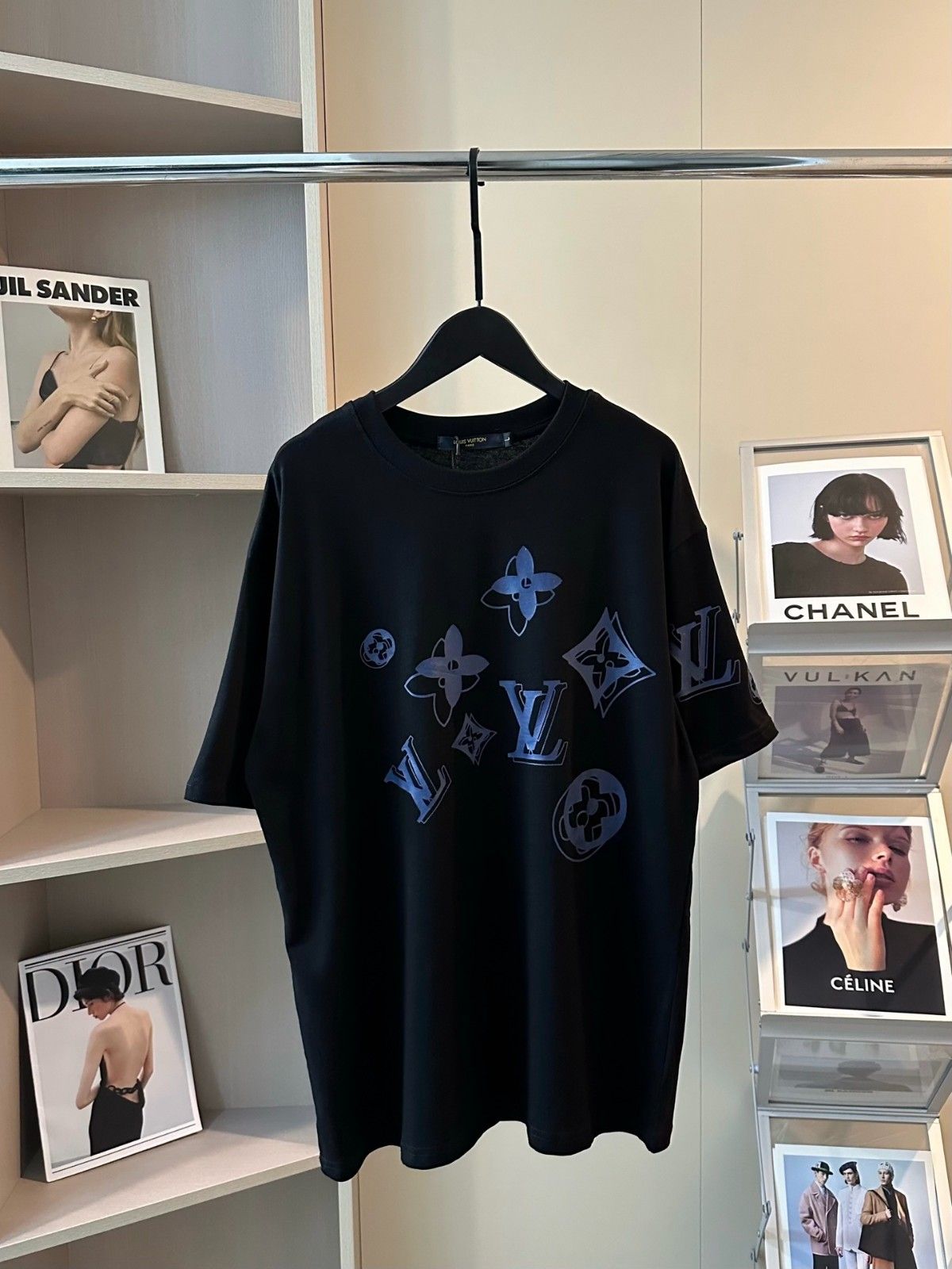 ルイヴィトン 半袖tシャツ ブラック 高級感 A30391