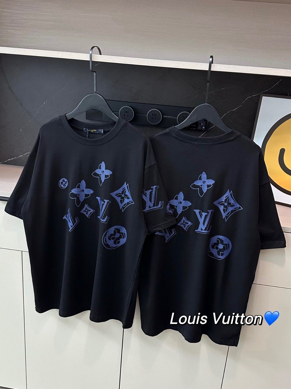 ルイヴィトン 半袖tシャツ ブラック 高級感 A30391
