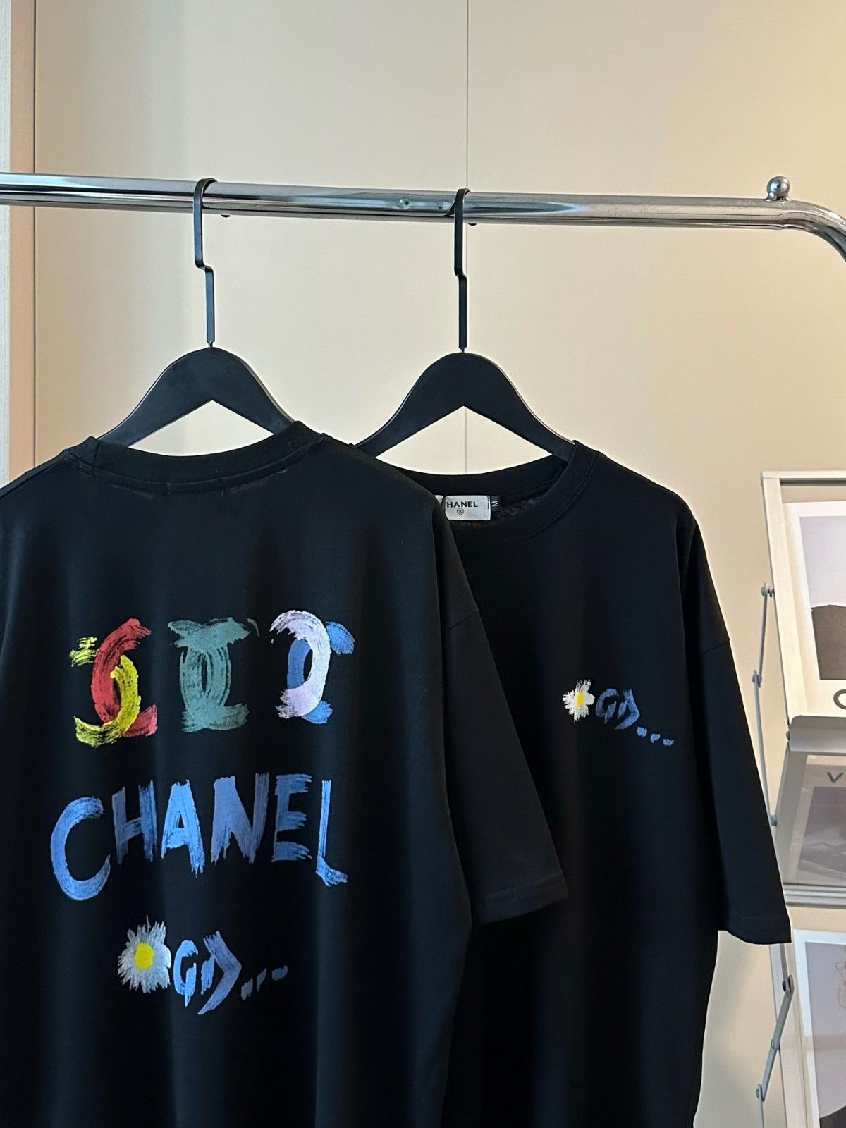 シャネル GD 半袖Tシャツ グラフィティ デイジー オシャレ A30389