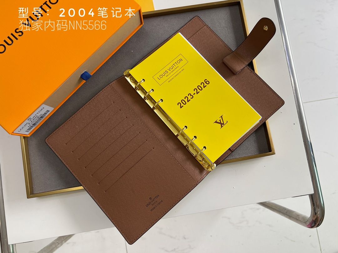 ルイヴィトン メモ帳カバー クレジットカード収納でき A30401