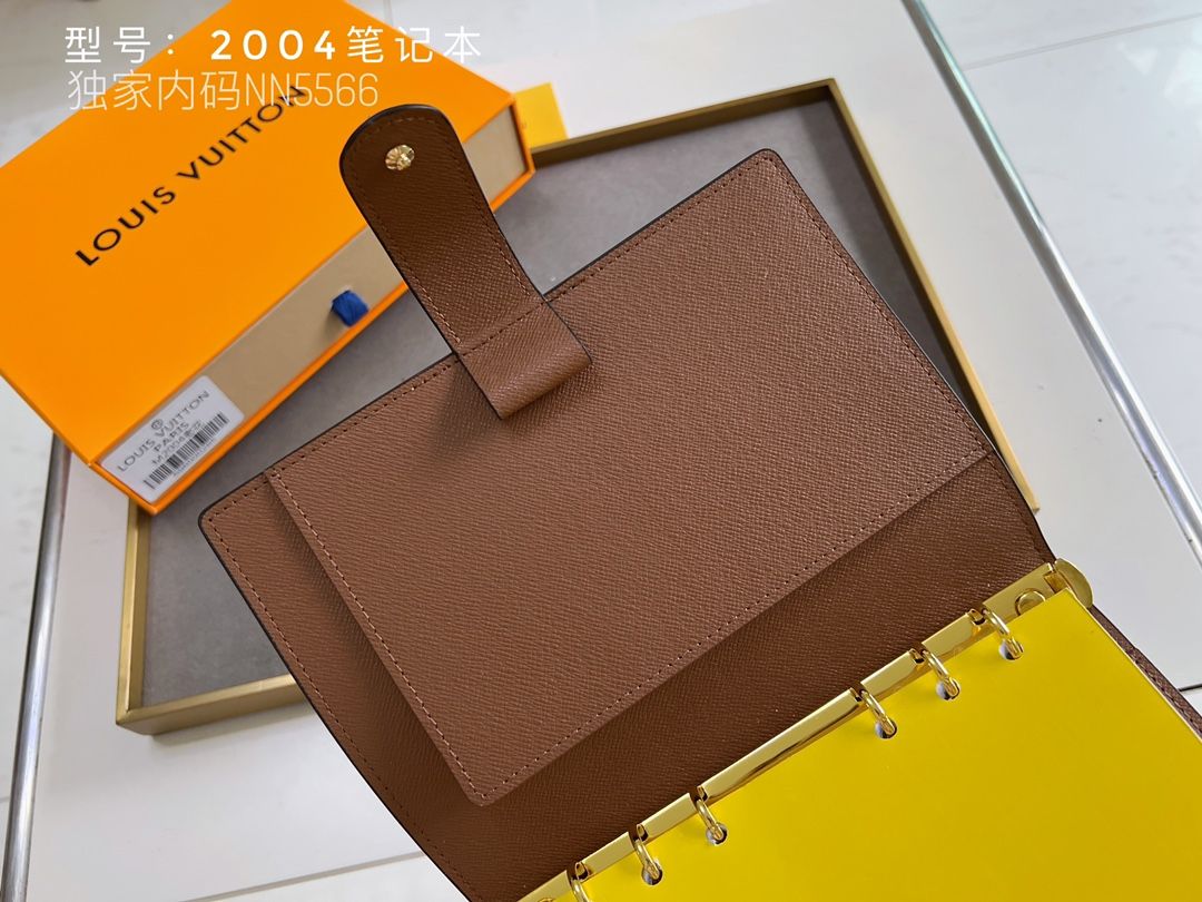 ルイヴィトン メモ帳カバー クレジットカード収納でき A30401