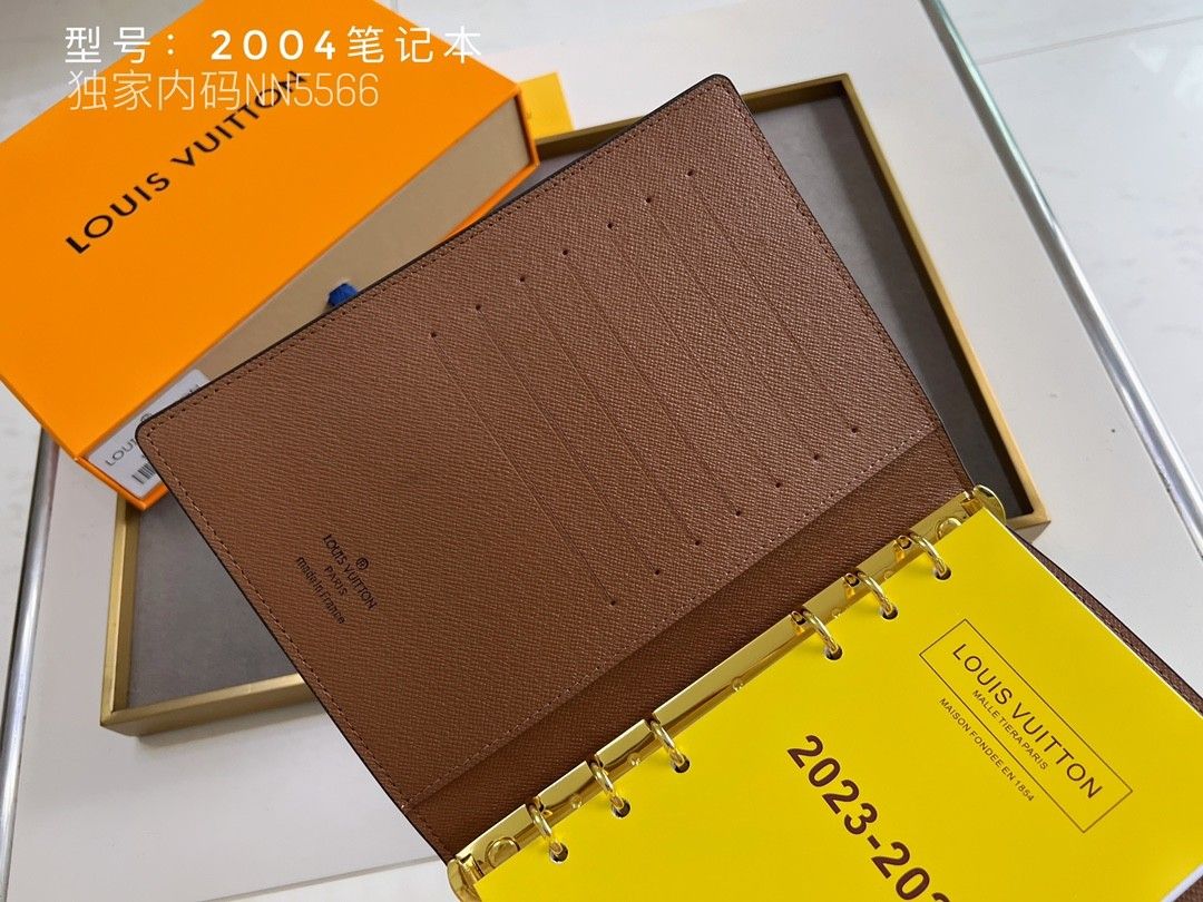 ルイヴィトン メモ帳カバー クレジットカード収納でき A30401