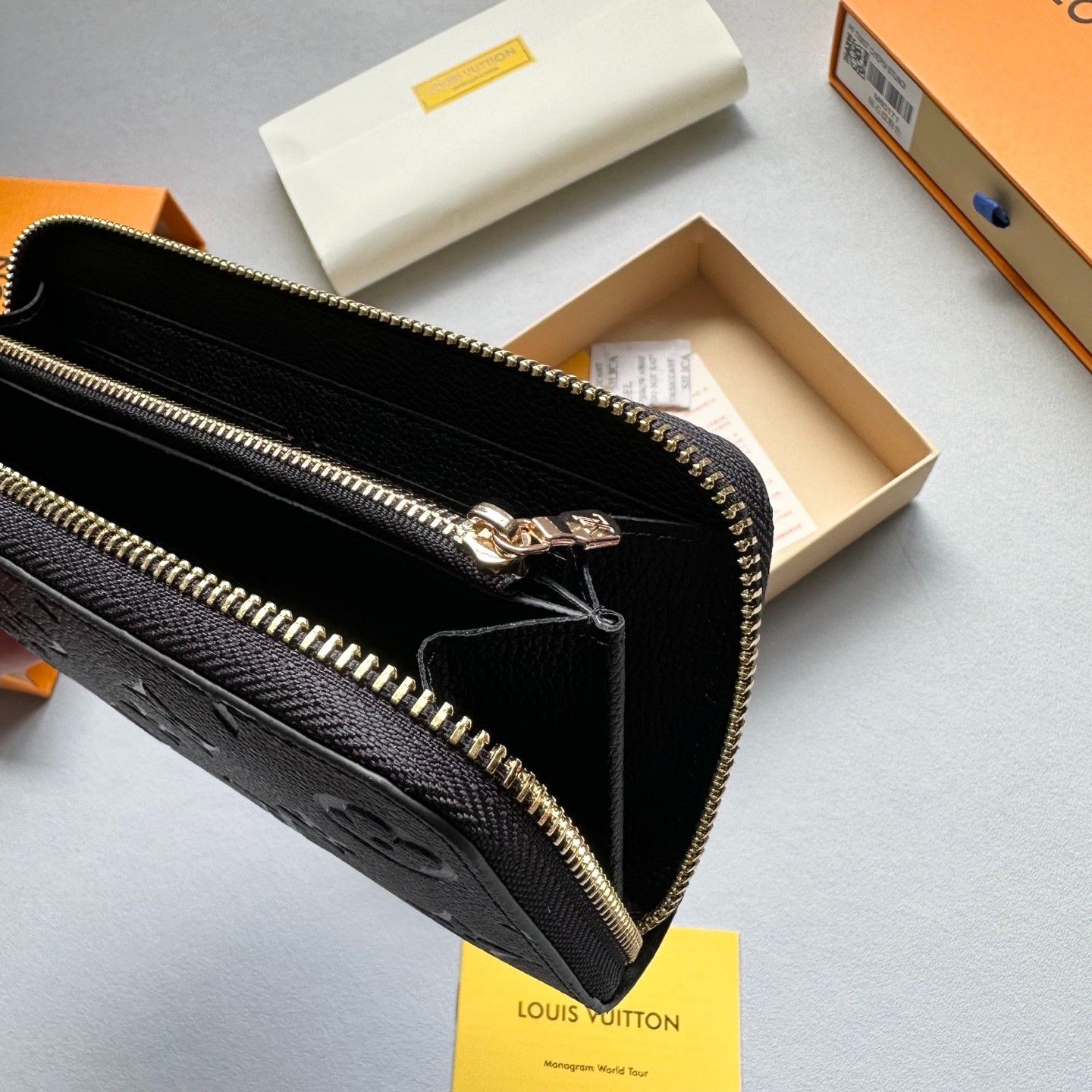 ルイヴィトン 長財布 牛革エンボス加工 現金 カード 領収書など収納 A30416
