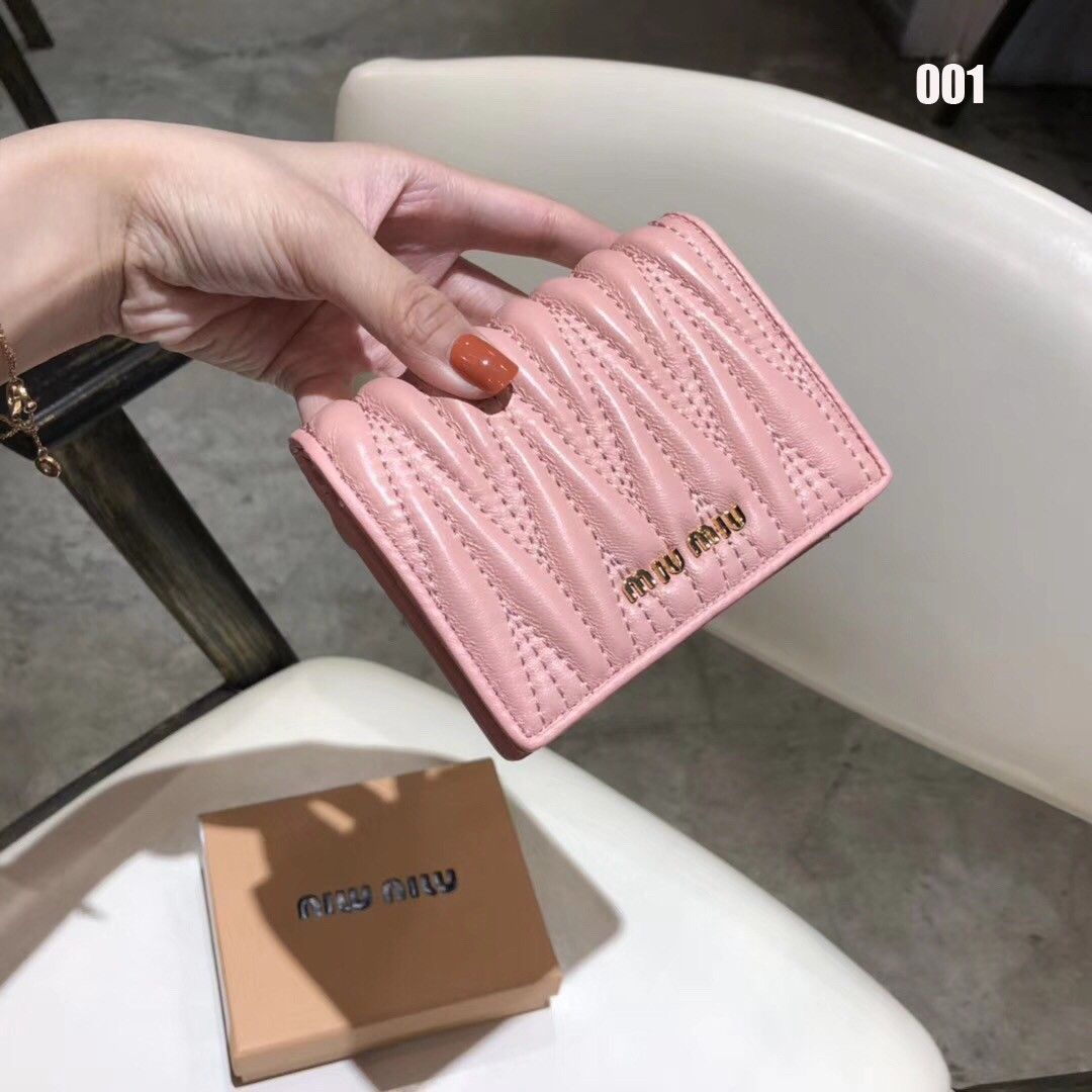 ミュウミュウ 短財布 レザー 可愛い A30425
