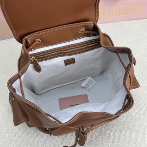 ミュウミュウ バックパック レザー マルチポケットデザイン A30455