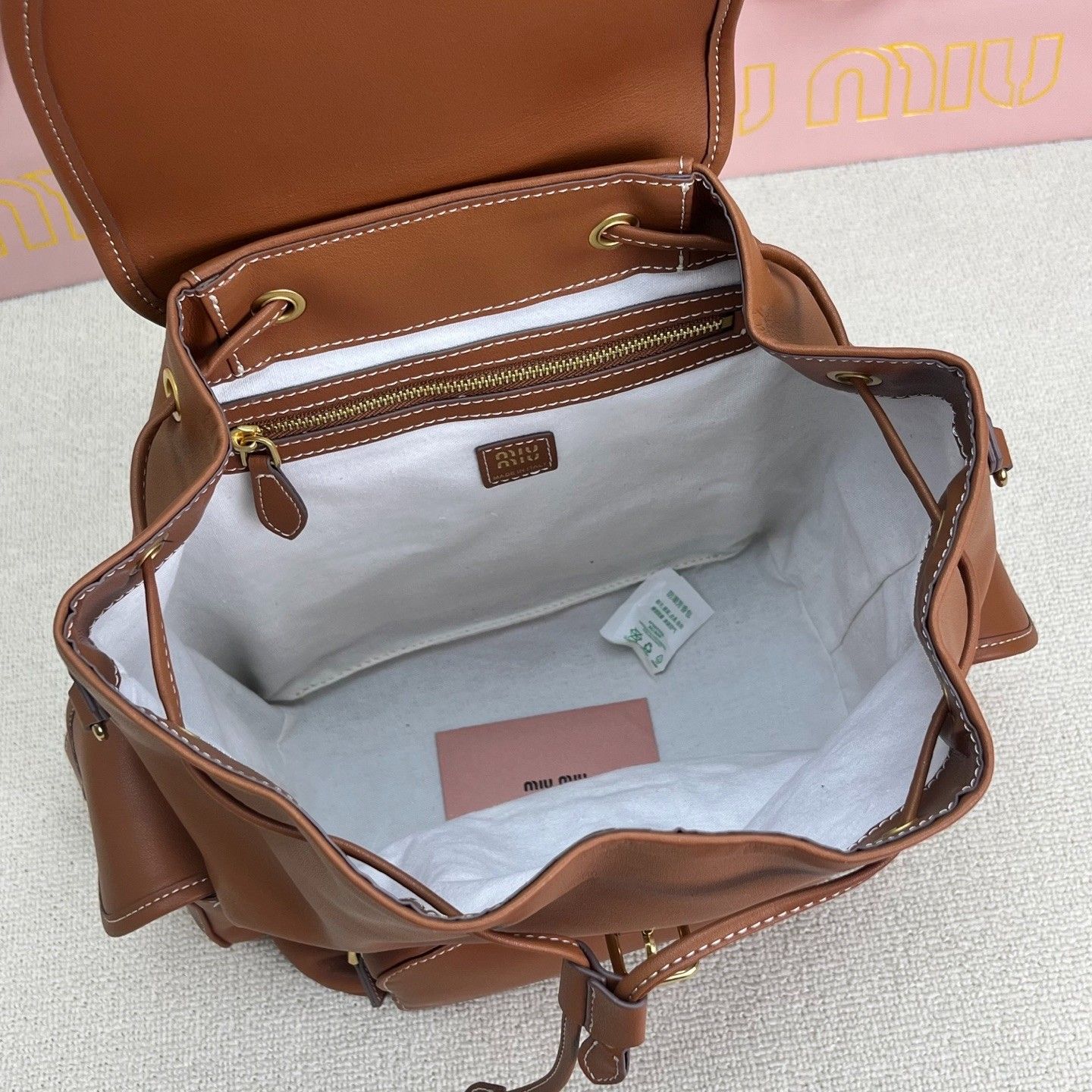 ミュウミュウ バックパック レザー マルチポケットデザイン A30455