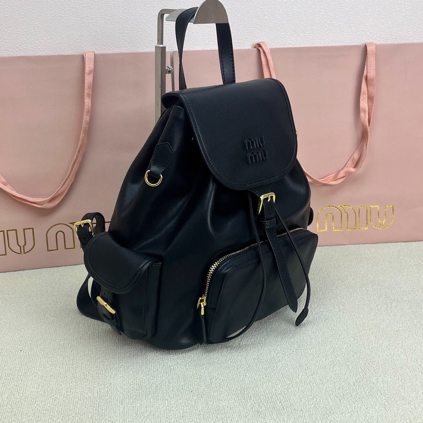 ミュウミュウ バックパック レザー マルチポケットデザイン A30455