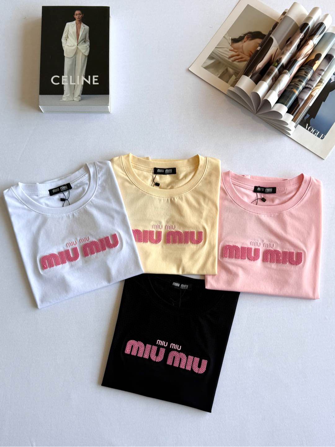 ミュウミュウ  Tシャツ 半袖 レディース向け コットン A30456