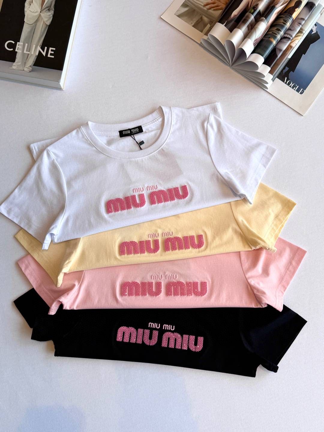 ミュウミュウ  Tシャツ 半袖 レディース向け コットン A30456