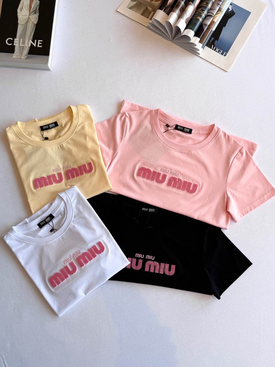 ミュウミュウ  Tシャツ 半袖 レディース向け コットン A30456