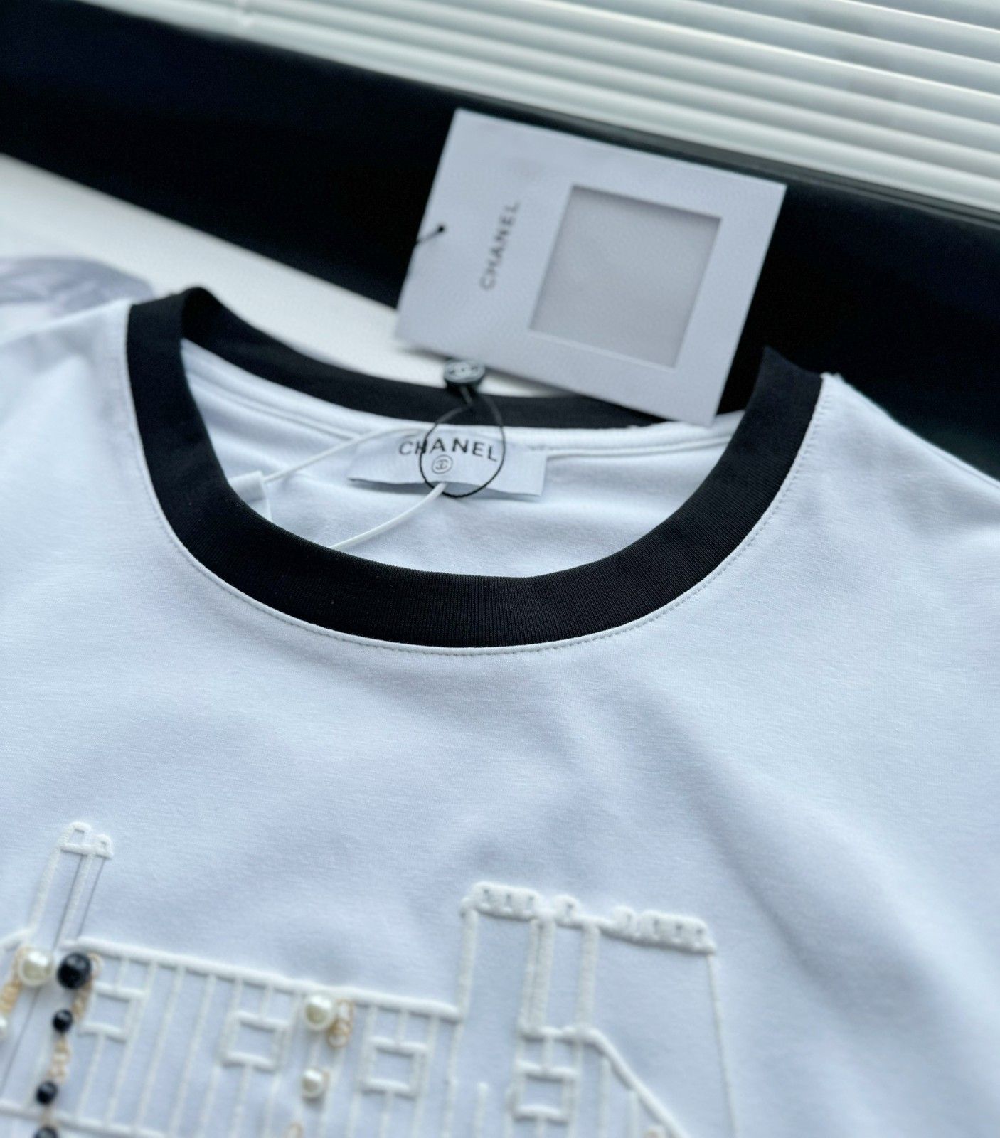 シャネル 半袖Tシャツ リボンパール エンボスロゴ A30452