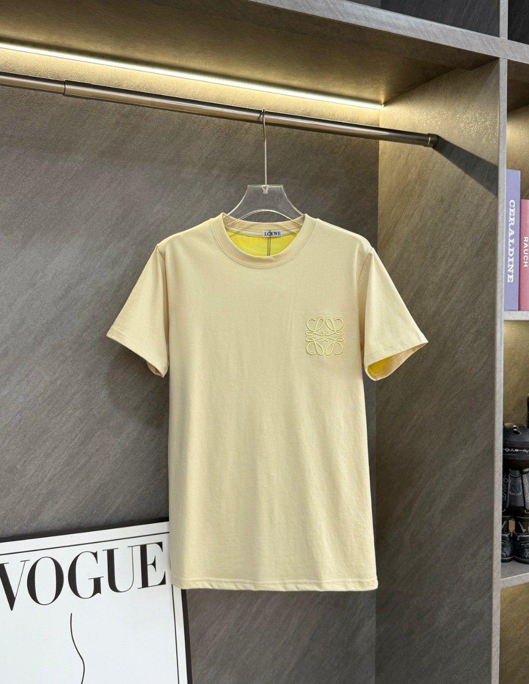 ロエベ 半袖Tシャツ 同色のロゴ刺繍入り ラウンドネック A30459