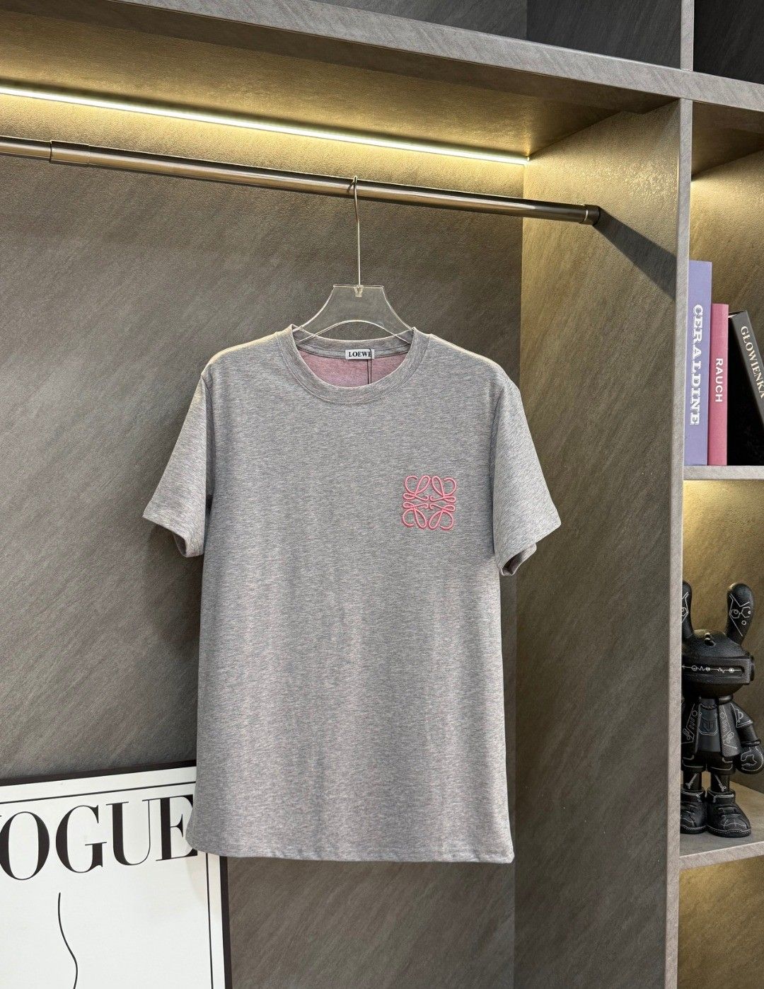 ロエベ 半袖Tシャツ 同色のロゴ刺繍入り ラウンドネック A30459