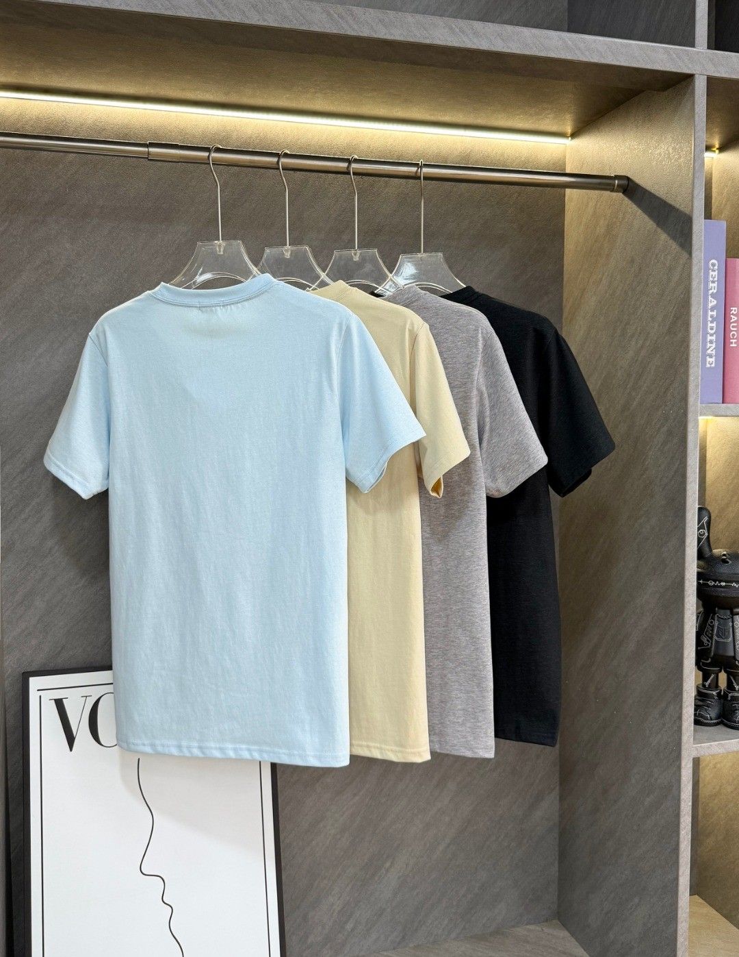 ロエベ 半袖Tシャツ 同色のロゴ刺繍入り ラウンドネック A30459