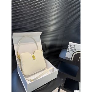 セリーヌ ショルダーバッグ レザー 人気 A30475