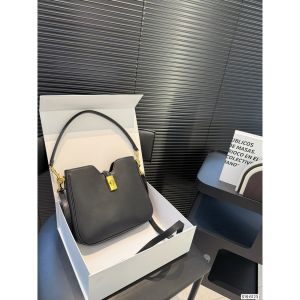 セリーヌ ショルダーバッグ レザー 人気 A30475