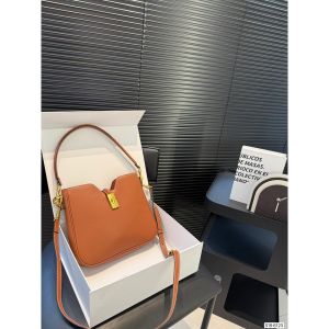 セリーヌ ショルダーバッグ レザー 人気 A30475
