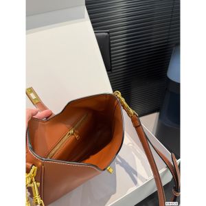 セリーヌ ショルダーバッグ レザー 人気 A30475