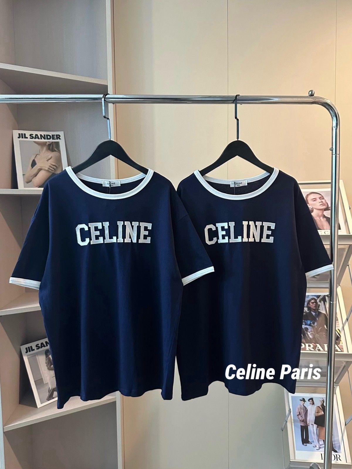 セリーヌ 半袖Tシャツ 文字刺繍入り ネイビー A30473