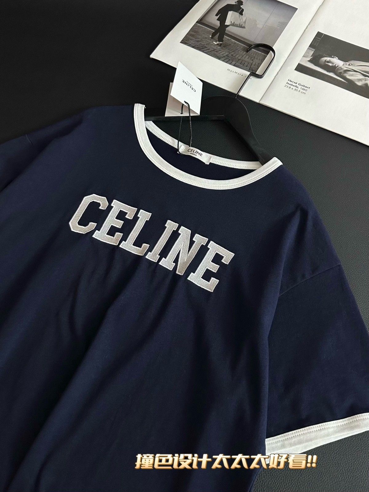 セリーヌ 半袖Tシャツ 文字刺繍入り ネイビー A30473