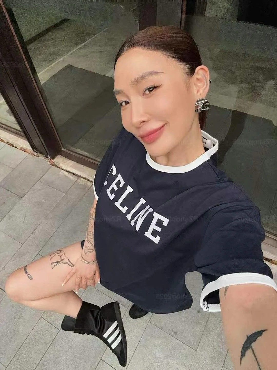 セリーヌ 半袖Tシャツ 文字刺繍入り ネイビー A30473