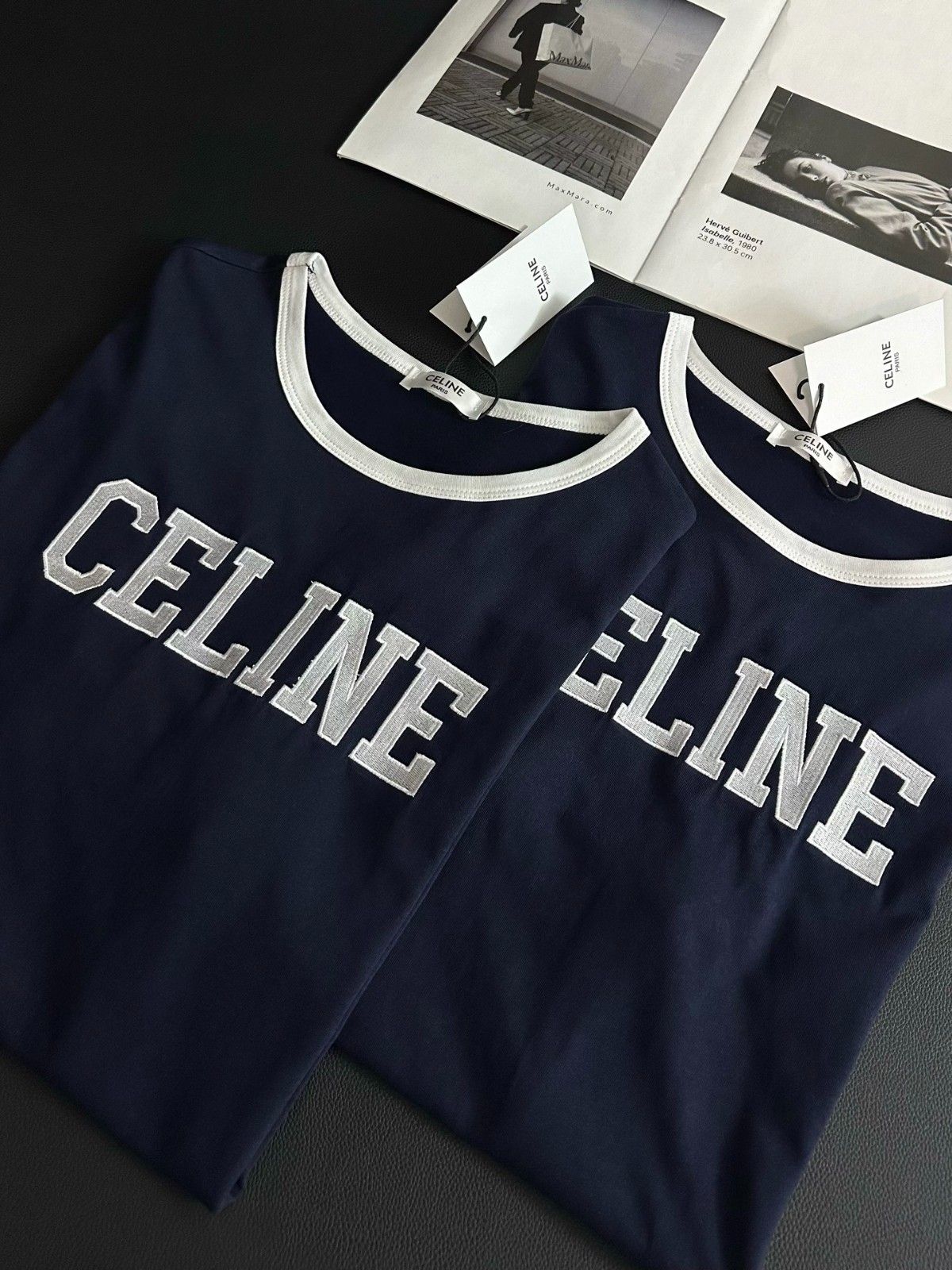 セリーヌ 半袖Tシャツ 文字刺繍入り ネイビー A30473
