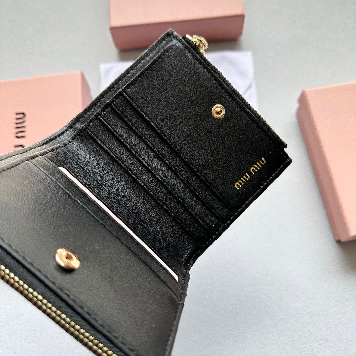 ミュウミュウ 短財布 ウォレット クラシックなジャカードエンボス加工 A30469