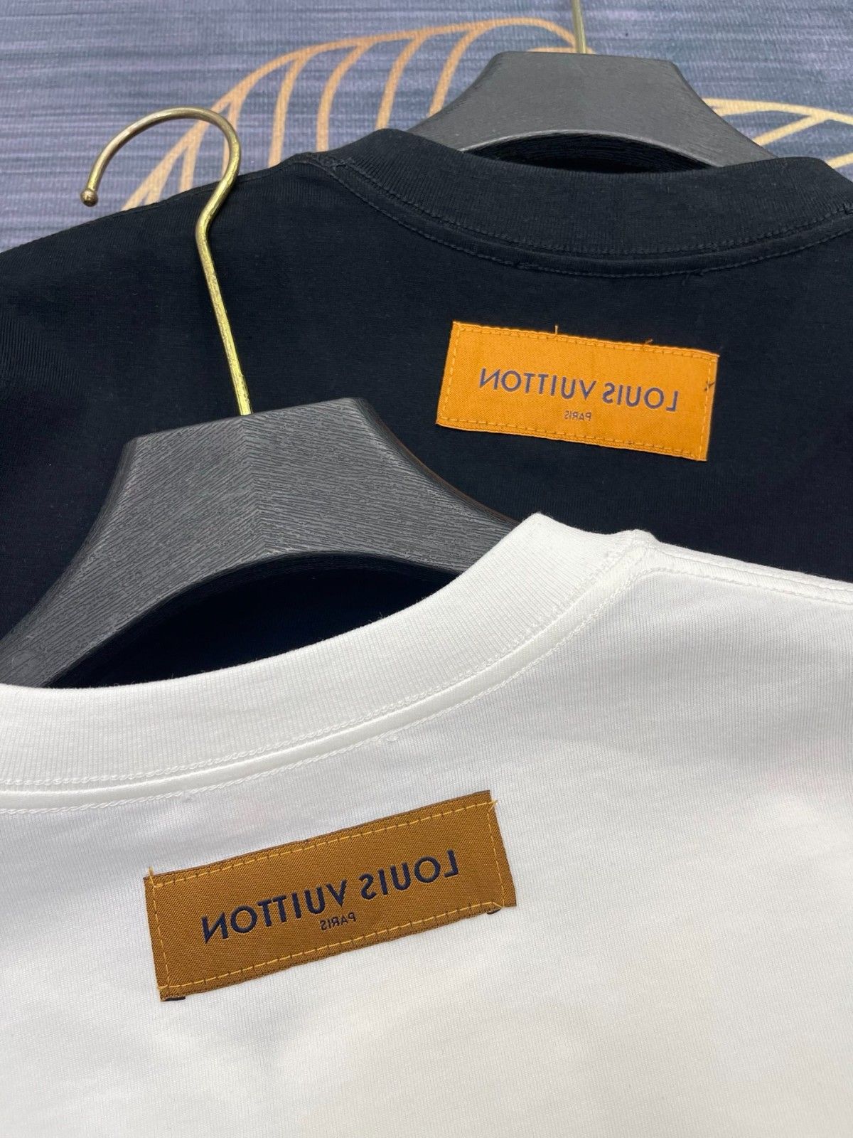ルイヴィトン 半袖Tシャツ トレフォイルロゴ ラウンドネック A30482