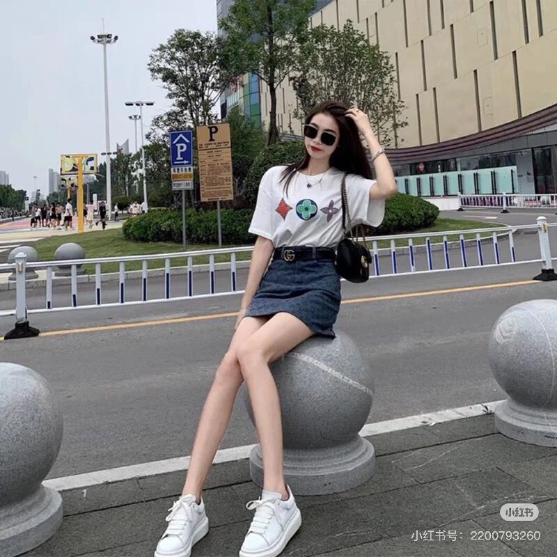 ルイヴィトン 半袖Tシャツ トレフォイルロゴ ラウンドネック A30482