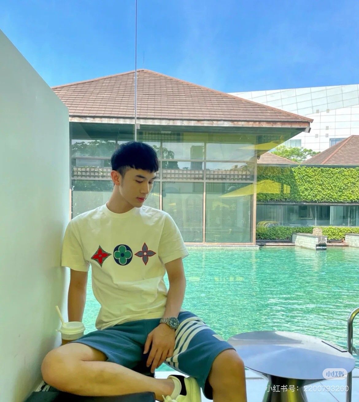ルイヴィトン 半袖Tシャツ トレフォイルロゴ ラウンドネック A30482