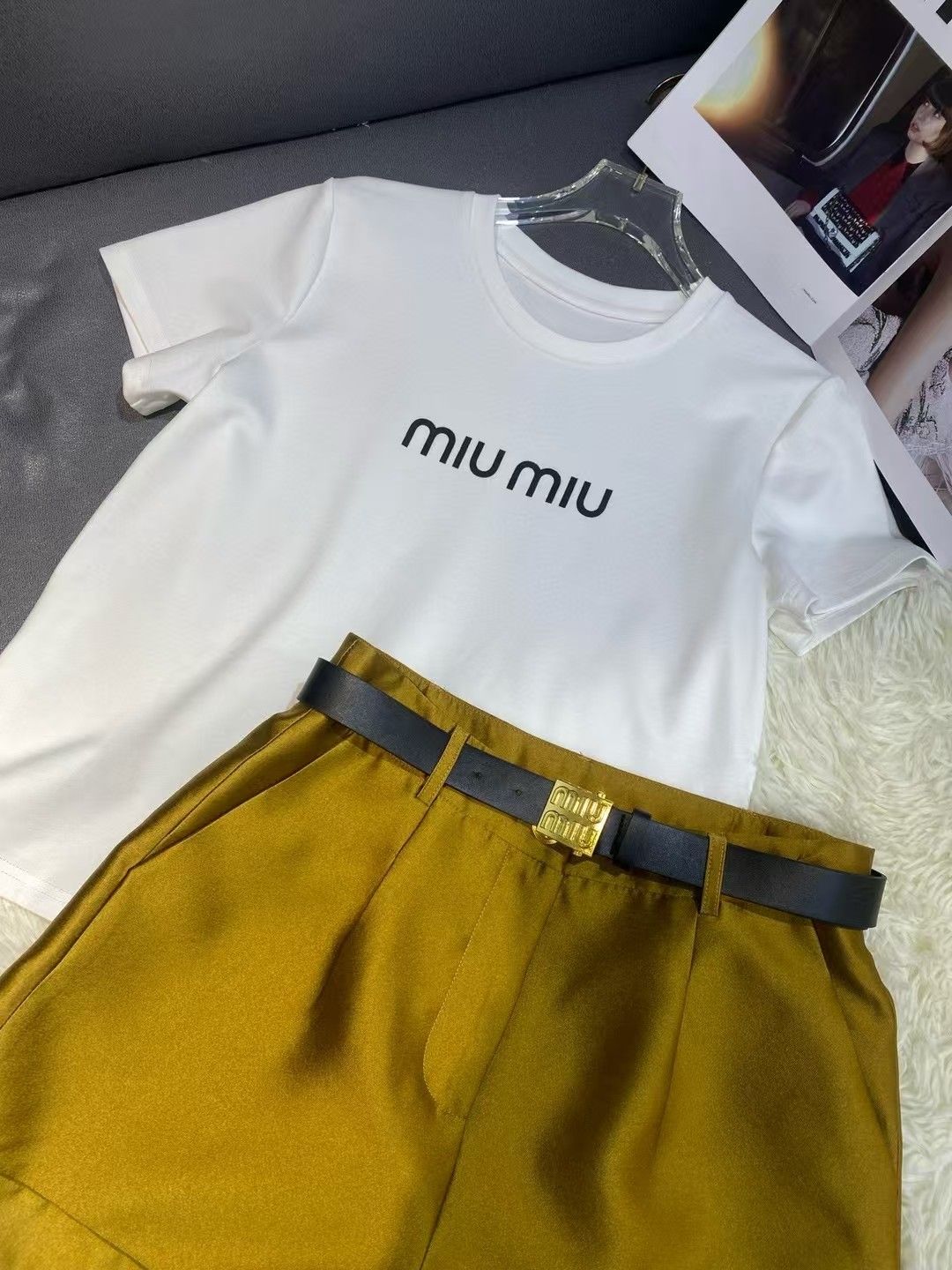ミュウミュウ 上下セット 半袖tシャツ ショットパンツ カジュアル A30491