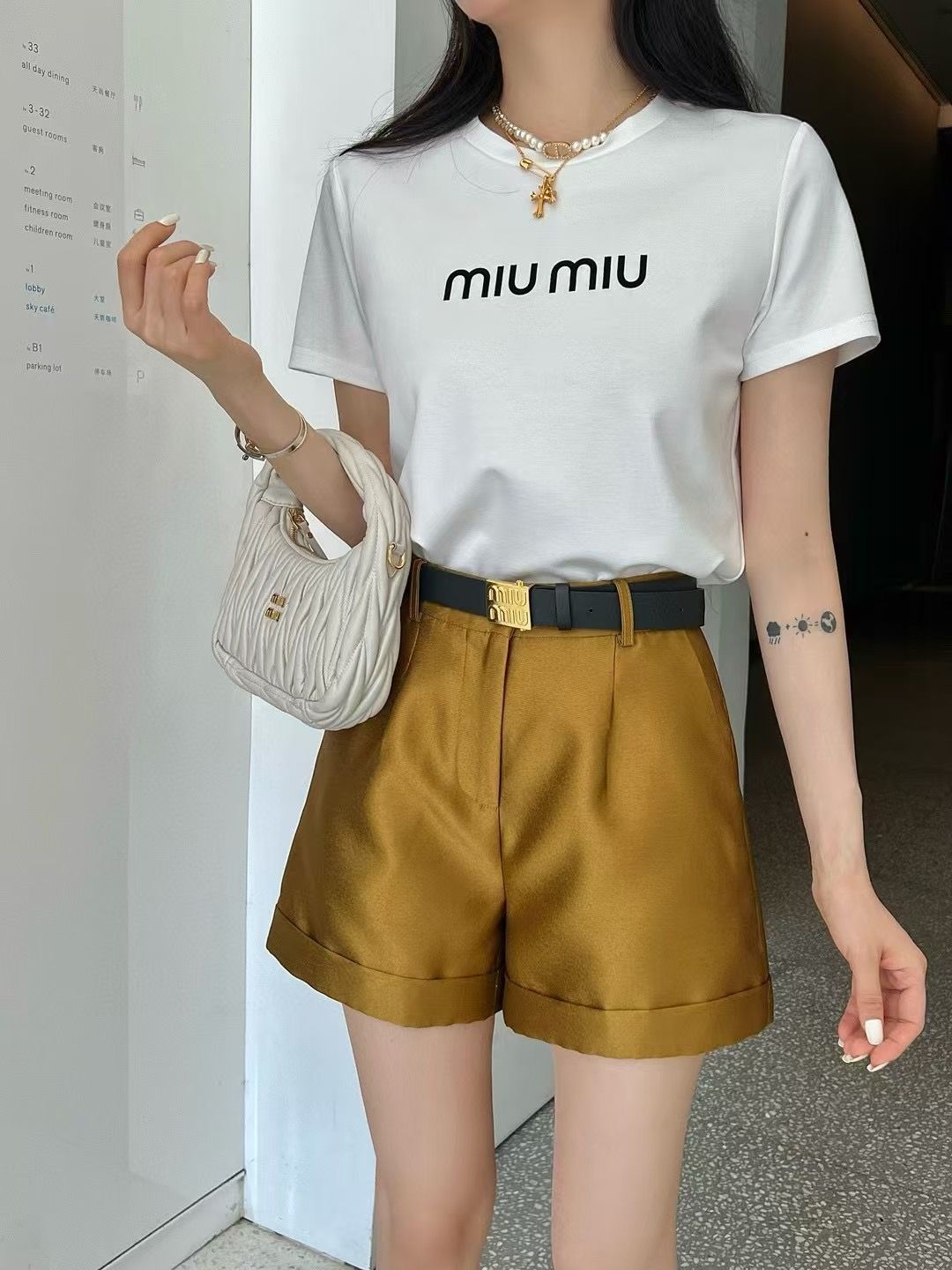 ミュウミュウ 上下セット 半袖tシャツ ショットパンツ カジュアル A30491
