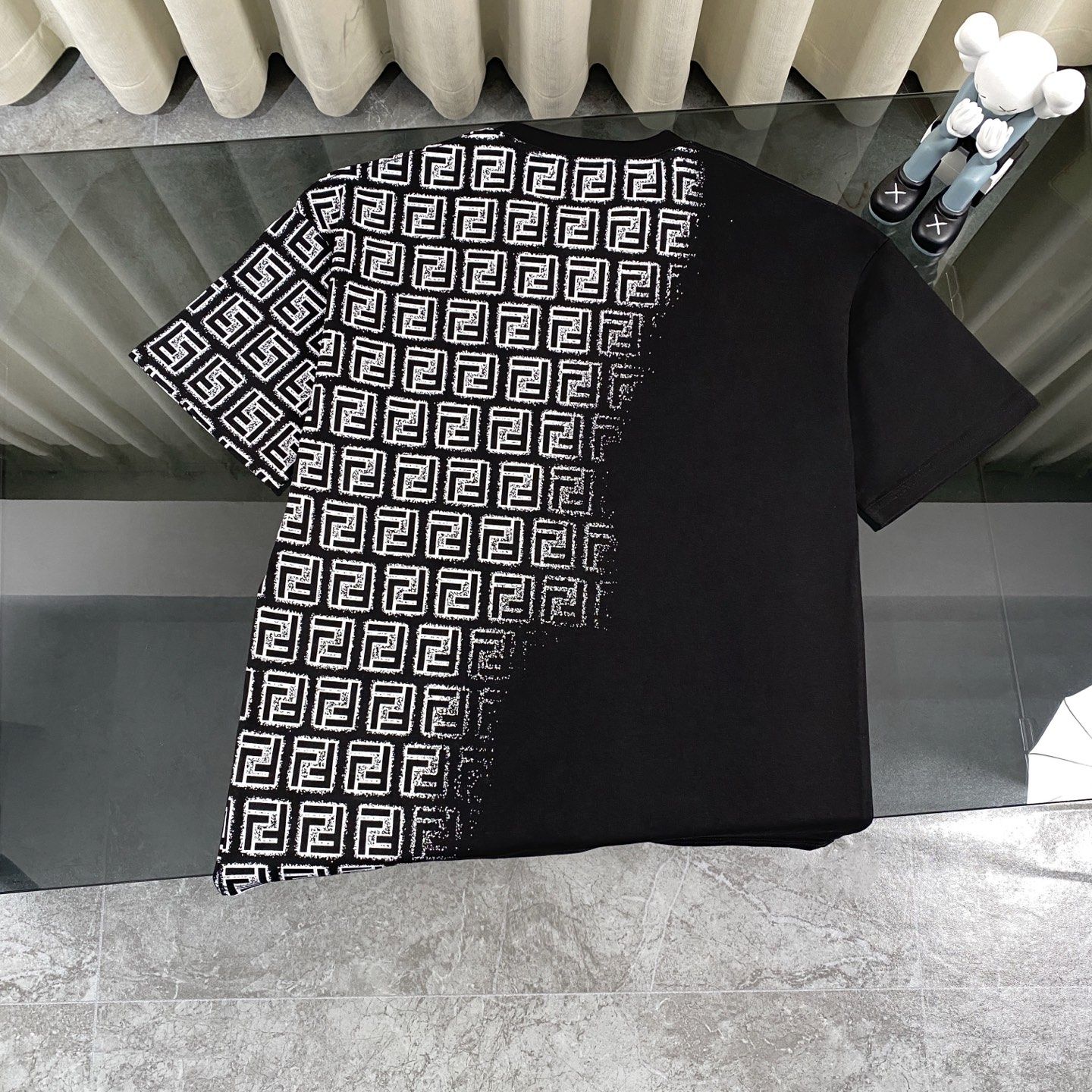 フェンディ 半袖Tシャツ クラシック ロゴ フルプリント A30536