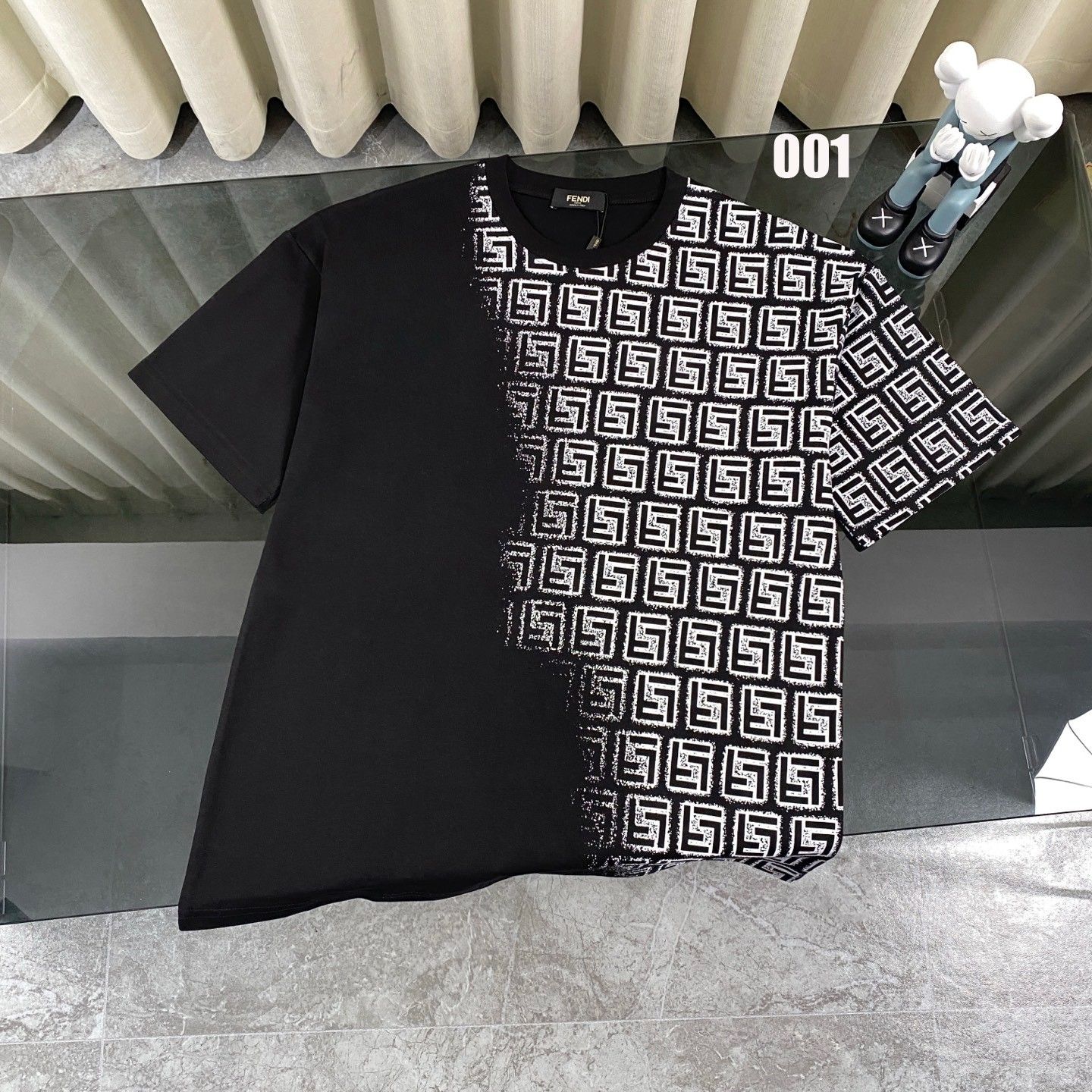 フェンディ 半袖Tシャツ クラシック ロゴ フルプリント A30536