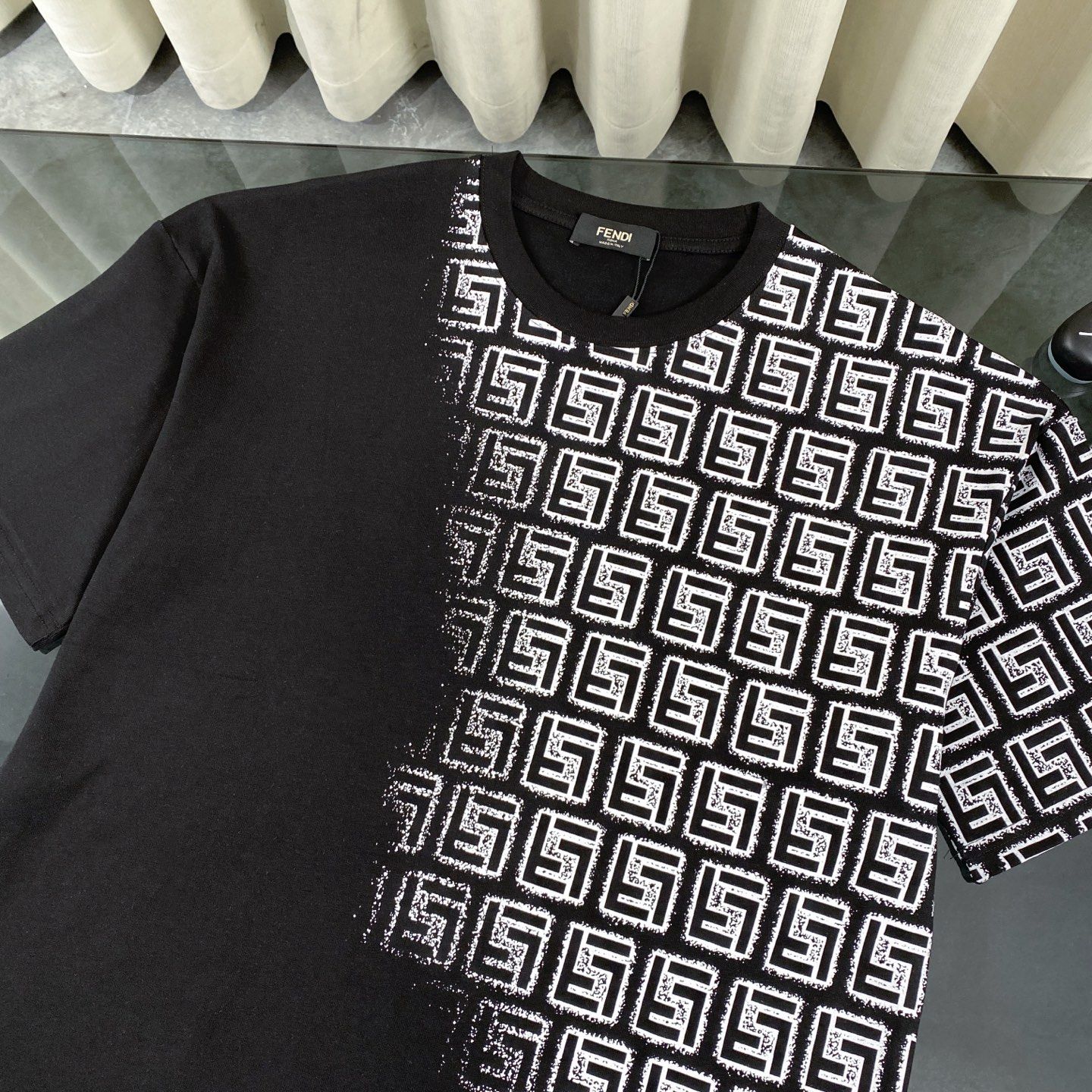 フェンディ 半袖Tシャツ クラシック ロゴ フルプリント A30536