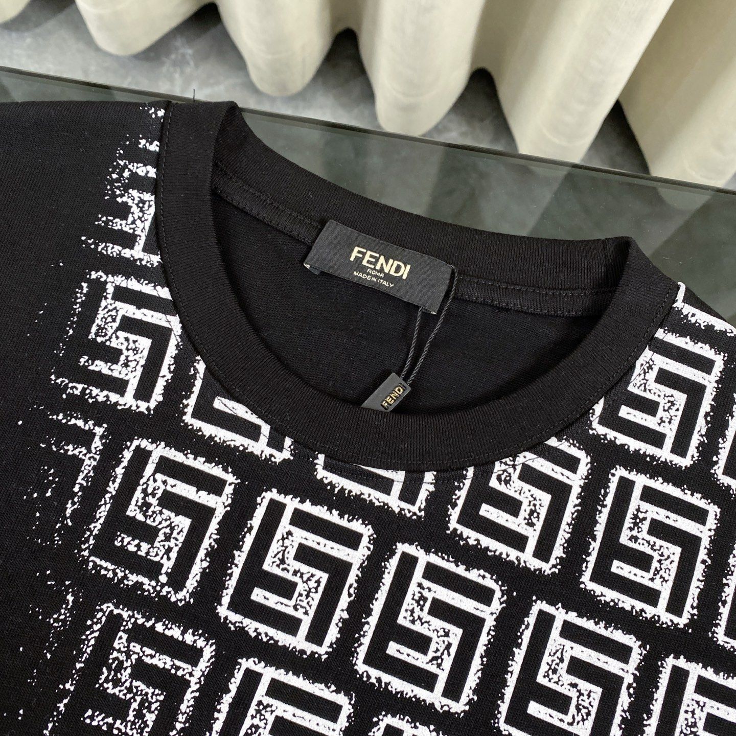 フェンディ 半袖Tシャツ クラシック ロゴ フルプリント A30536
