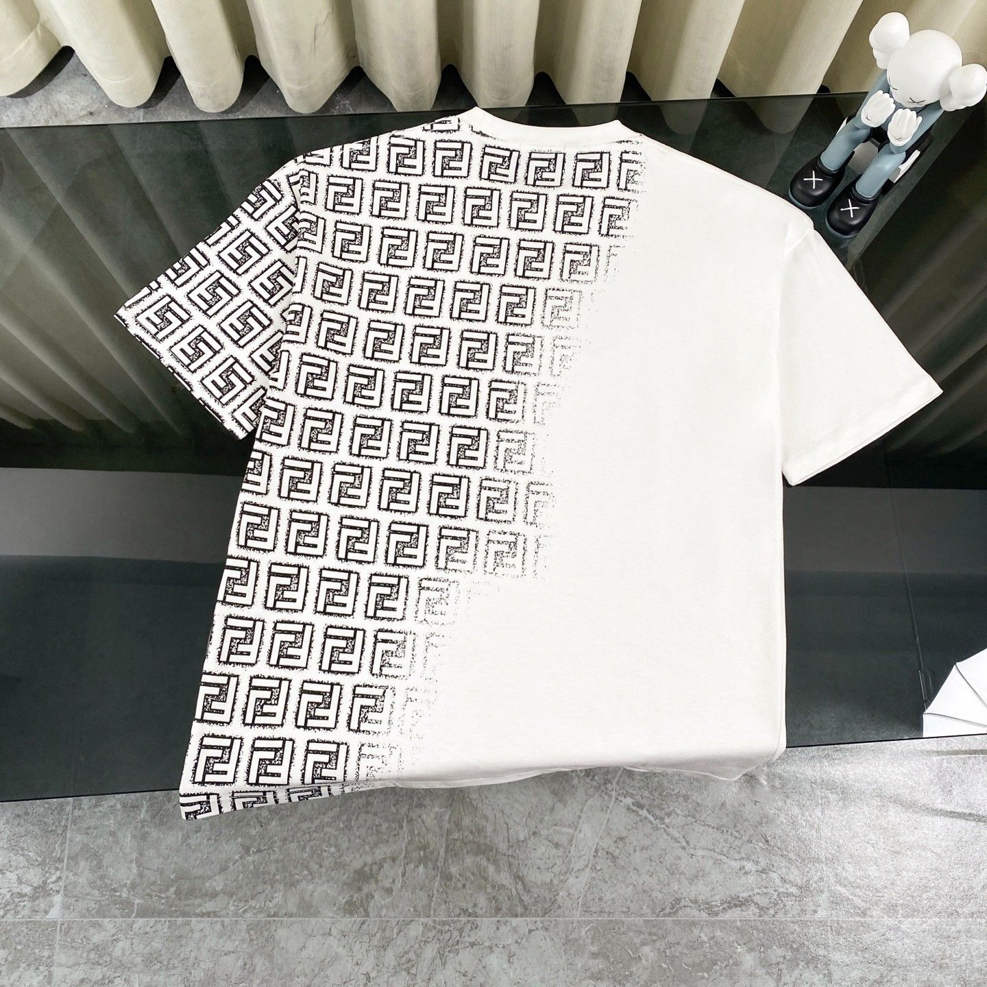 フェンディ 半袖Tシャツ クラシック ロゴ フルプリント A30536