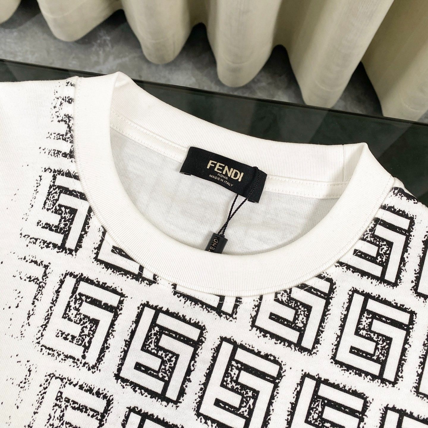 フェンディ 半袖Tシャツ クラシック ロゴ フルプリント A30536