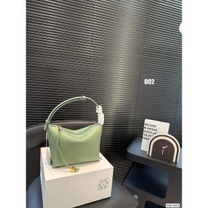 ロエベ ホーボーバッグ 高級感 レザー ショルダー A30550
