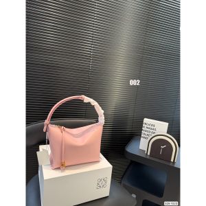 ロエベ ホーボーバッグ 高級感 レザー ショルダー A30550