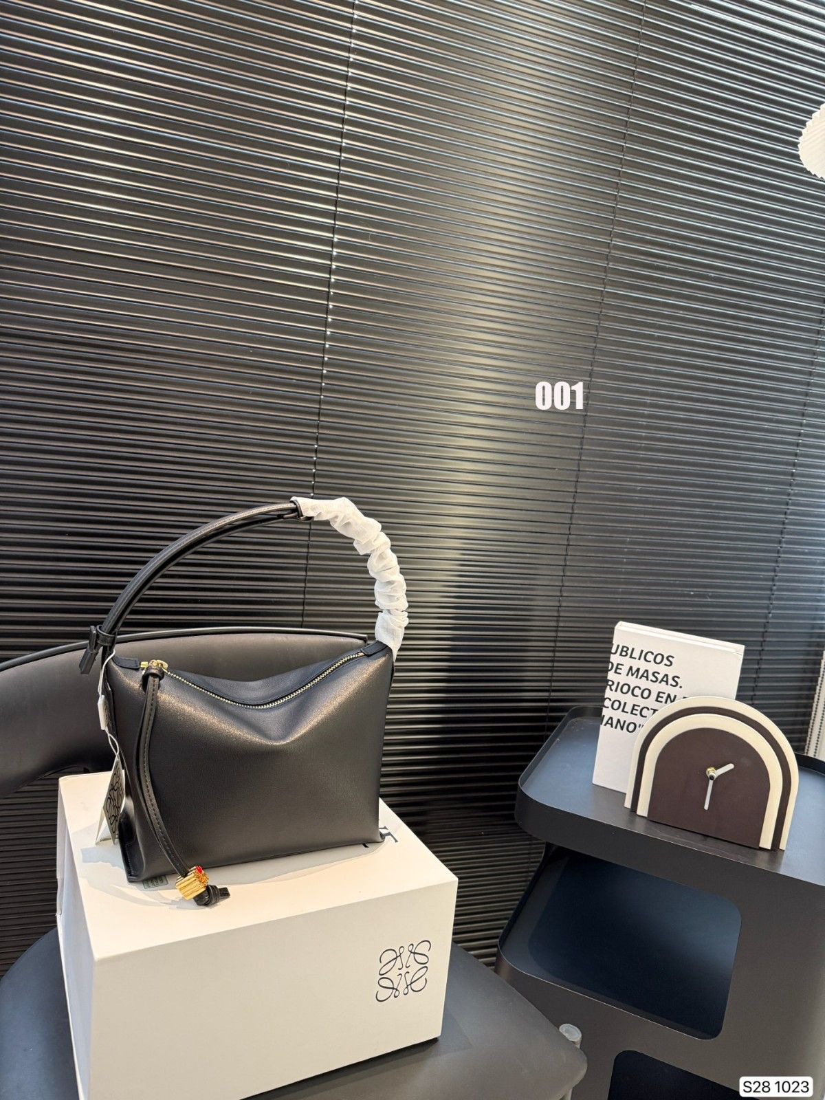 ロエベ ホーボーバッグ 高級感 レザー ショルダー A30550