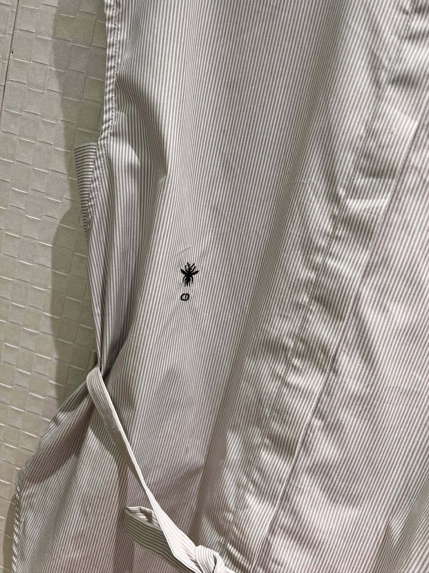 ディオール ノースリーブシャツ 刺繍ロゴ シンプル 高級感 A30546