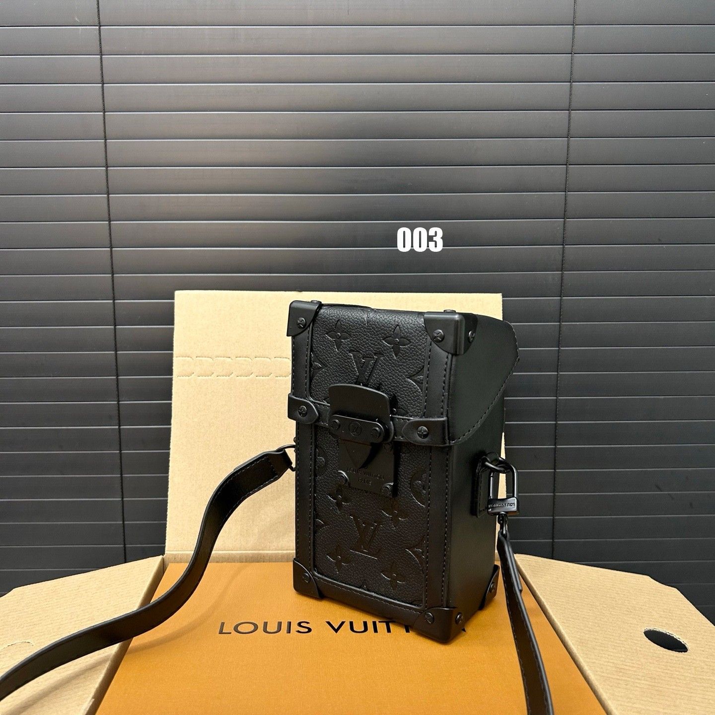 ルイヴィトン TRUNK Vertical  スマホポーチ ミニバッグ ショルダーバッグ A30560